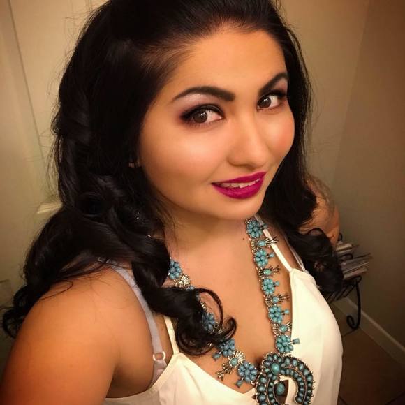 Meet your Posher, Stephanie - Picture 3 of 8